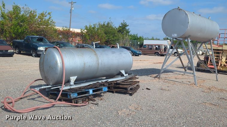 image for item DL1044 (2) fuel tanks