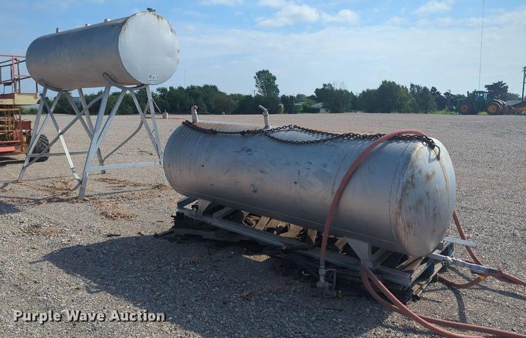 image for item DL1044 (2) fuel tanks