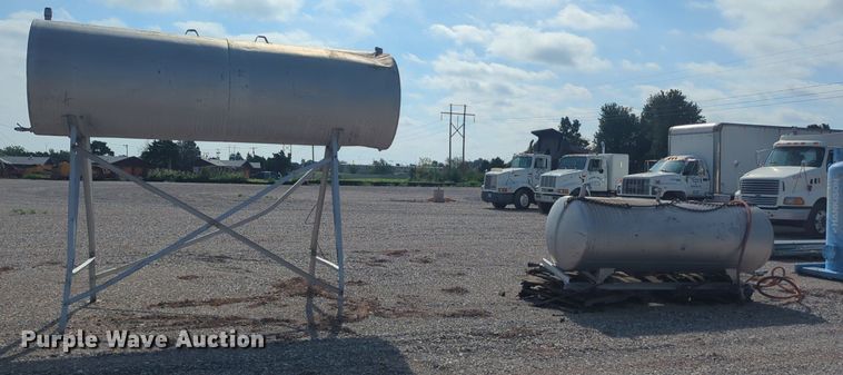 image for item DL1044 (2) fuel tanks