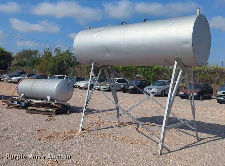 image for item DL1044 (2) fuel tanks