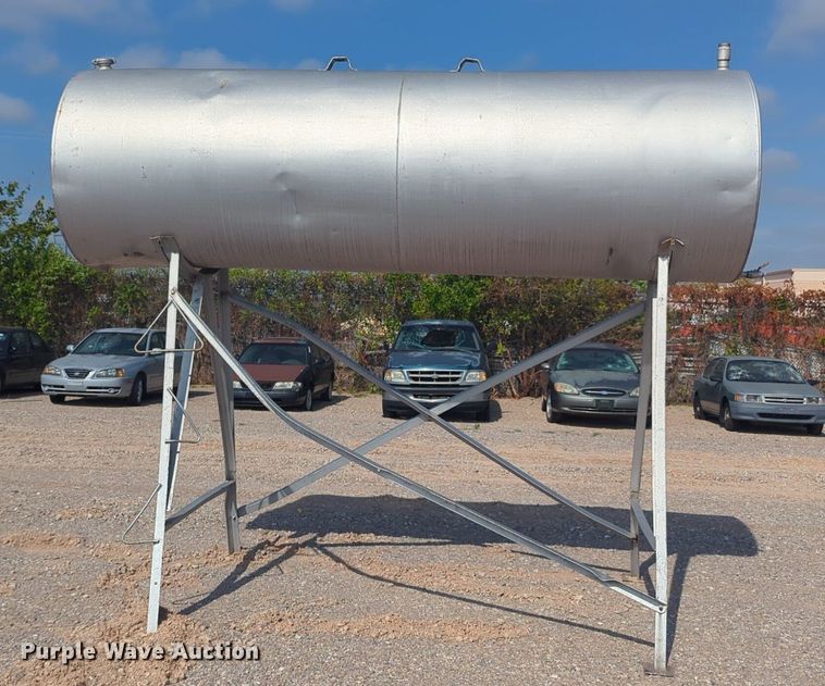 image for item DL1044 (2) fuel tanks