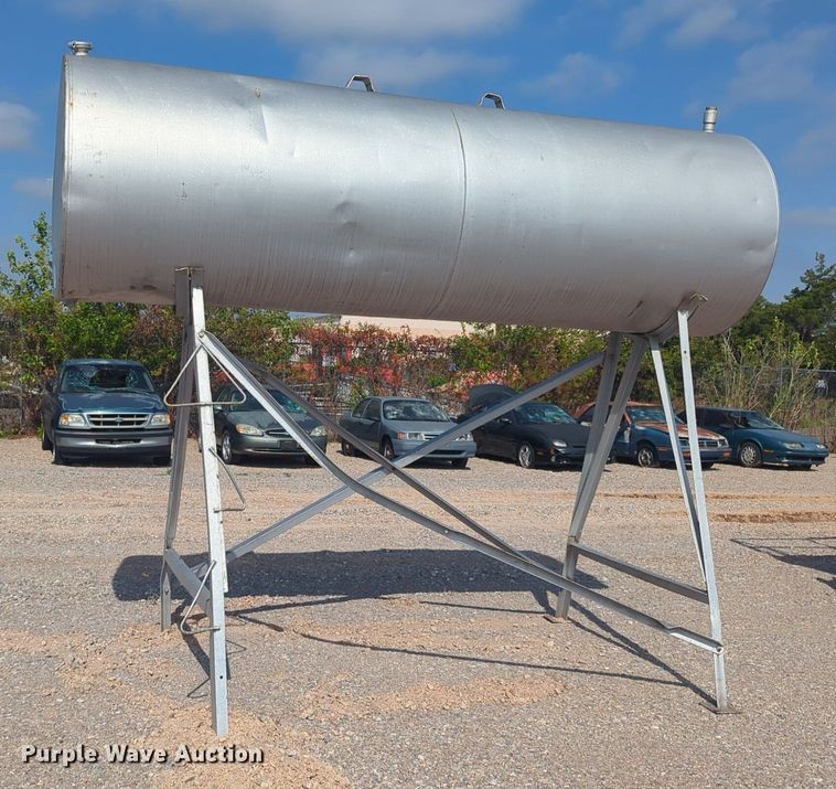 image for item DL1044 (2) fuel tanks