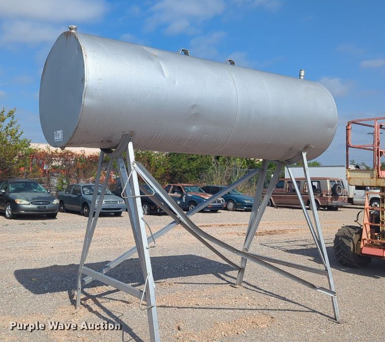 image for item DL1044 (2) fuel tanks