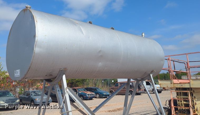 image for item DL1044 (2) fuel tanks