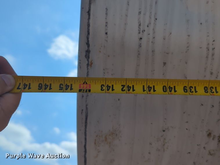 image for item DL1044 (2) fuel tanks