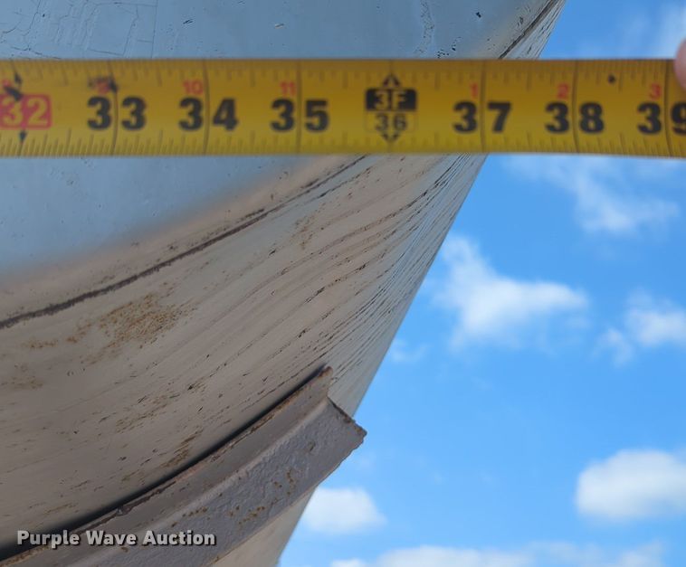 image for item DL1044 (2) fuel tanks