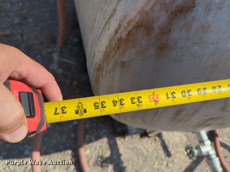 image for item DL1044 (2) fuel tanks