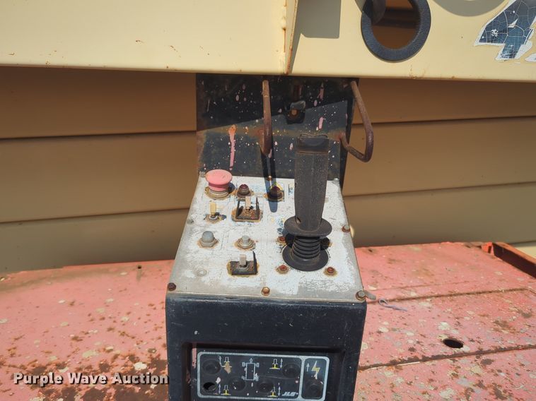 image for item DL1045 2001 JLG 40RTS scissor lift