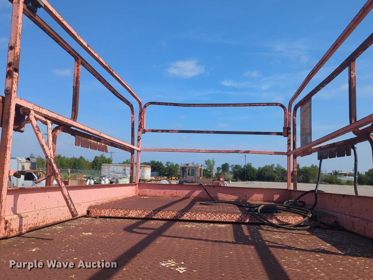 image for item DL1045 2001 JLG 40RTS scissor lift