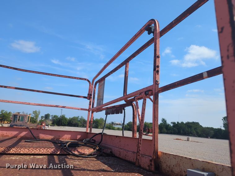 image for item DL1045 2001 JLG 40RTS scissor lift