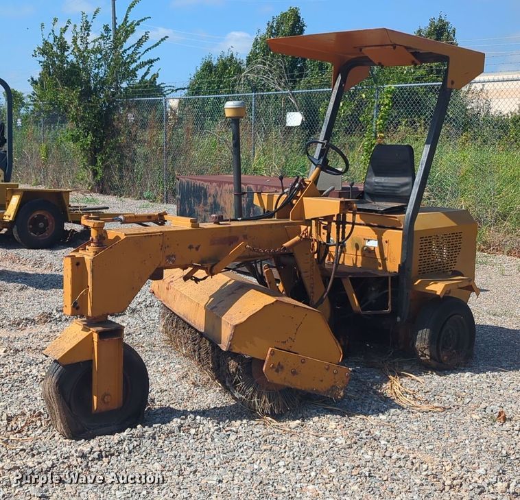 image for item DL1047 Lay Mor broom