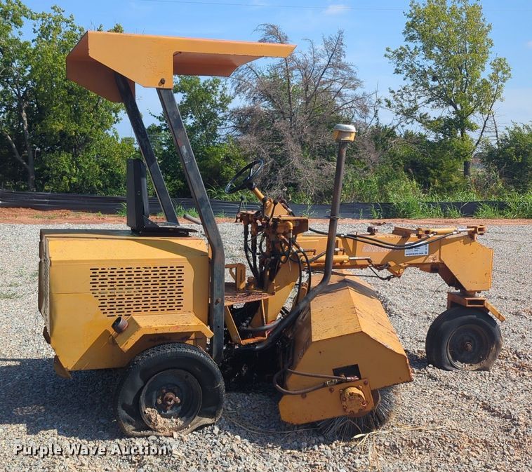 image for item DL1047 Lay Mor broom