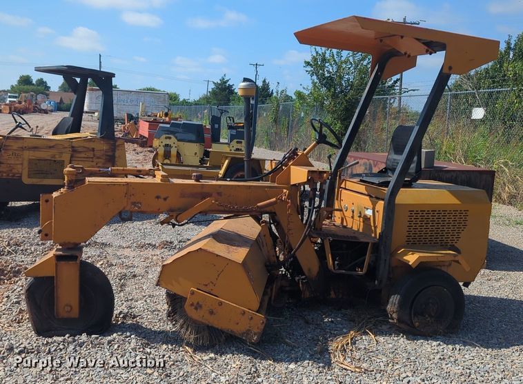 image for item DL1047 Lay Mor broom