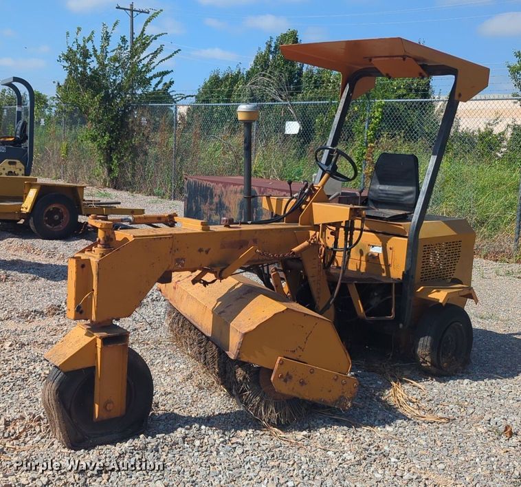 image for item DL1047 Lay Mor broom