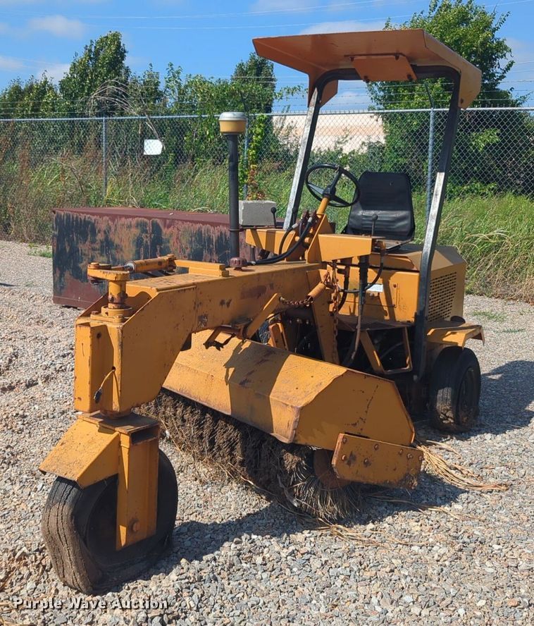 image for item DL1047 Lay Mor broom