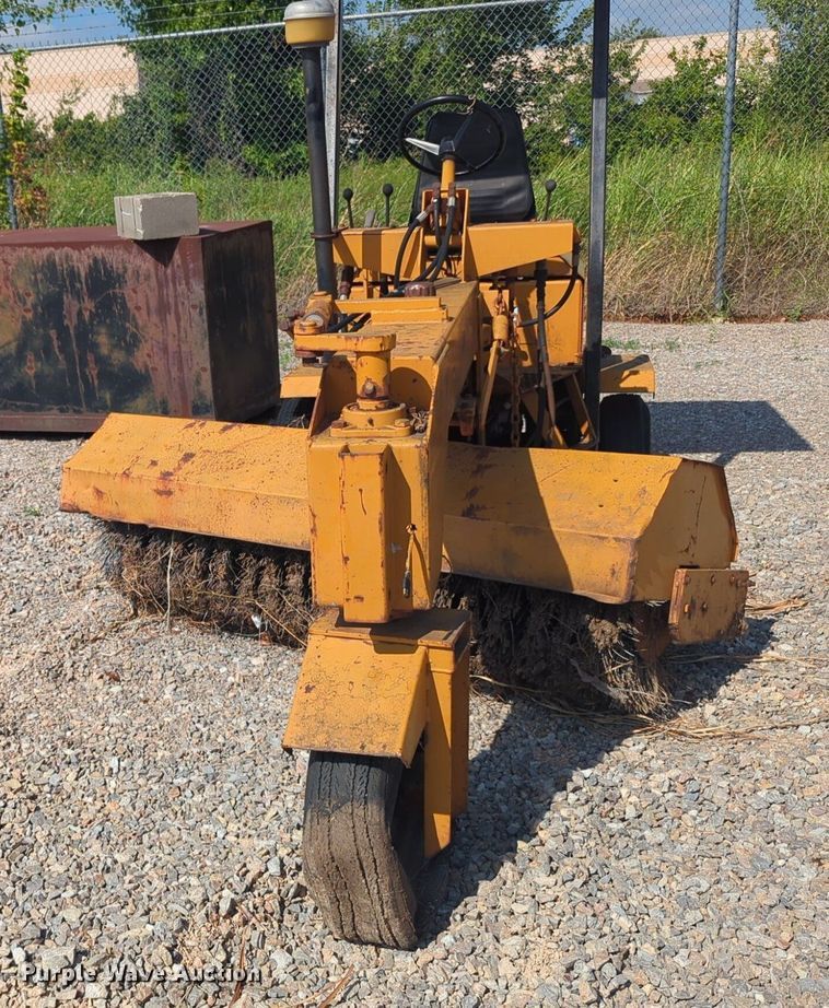 image for item DL1047 Lay Mor broom