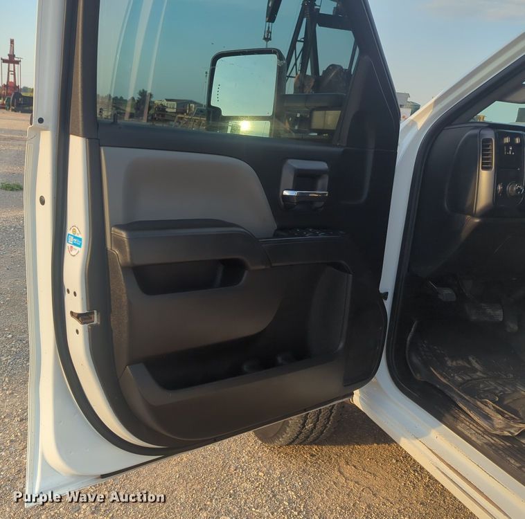 image for item DL1067 2019 Chevrolet  Silverado 2500HD Double Cab pickup truck