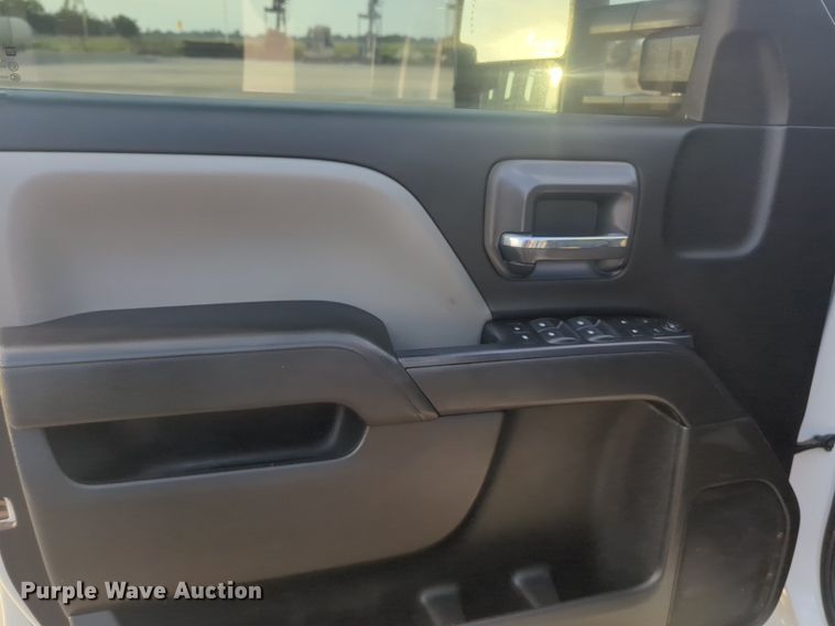 image for item DL1067 2019 Chevrolet  Silverado 2500HD Double Cab pickup truck