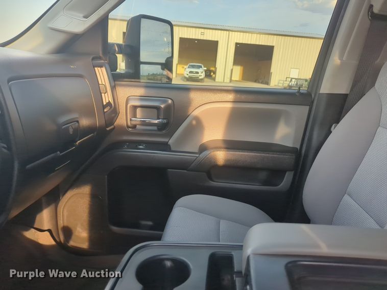 image for item DL1067 2019 Chevrolet  Silverado 2500HD Double Cab pickup truck