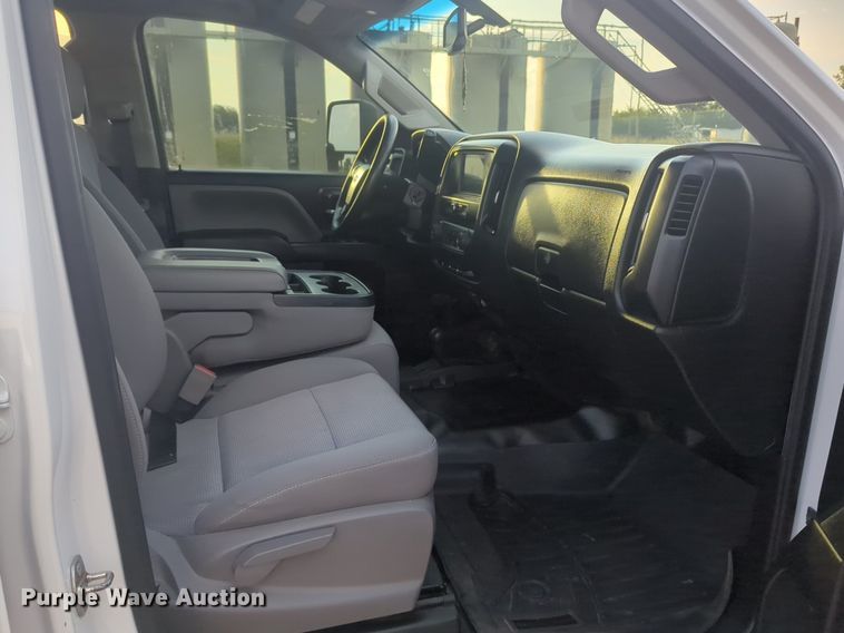 image for item DL1067 2019 Chevrolet  Silverado 2500HD Double Cab pickup truck