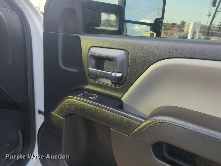 image for item DL1067 2019 Chevrolet  Silverado 2500HD Double Cab pickup truck