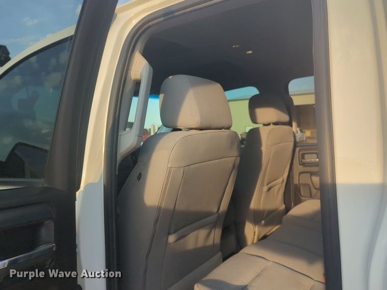 image for item DL1067 2019 Chevrolet  Silverado 2500HD Double Cab pickup truck