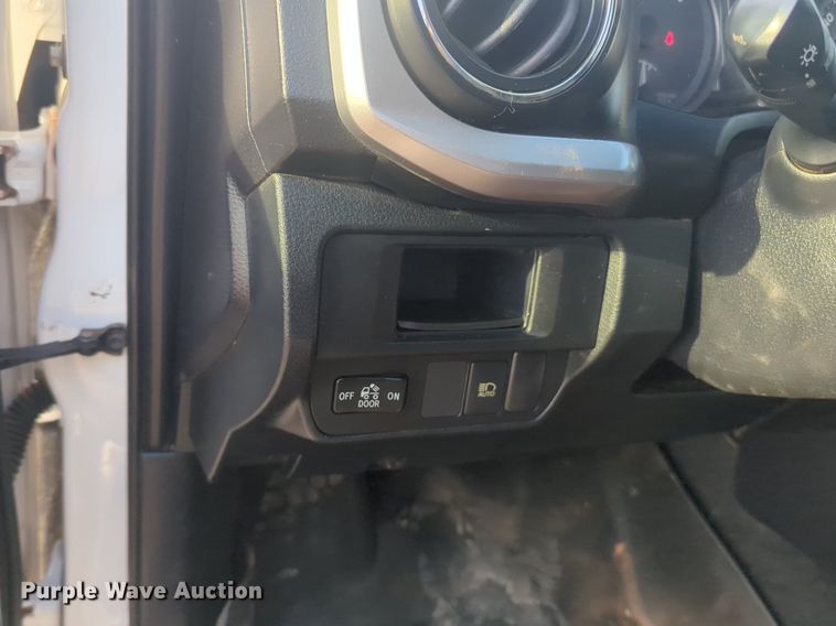 image for item DL1068 2019 Toyota  Tacoma Double Cab pickup truck