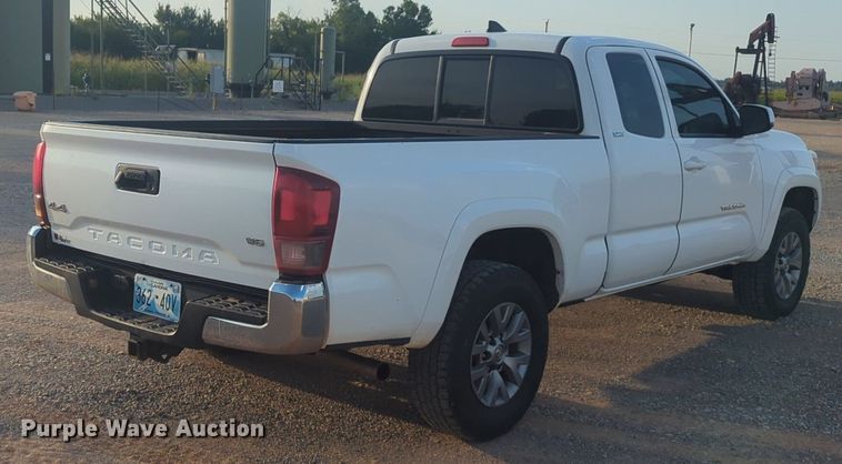 image for item DL1069 2019 Toyota  Tacoma  Access Cab pickup truck