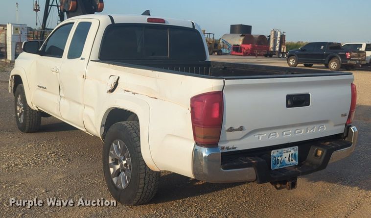 image for item DL1069 2019 Toyota  Tacoma  Access Cab pickup truck