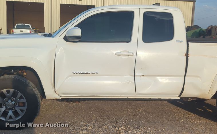 image for item DL1069 2019 Toyota  Tacoma  Access Cab pickup truck