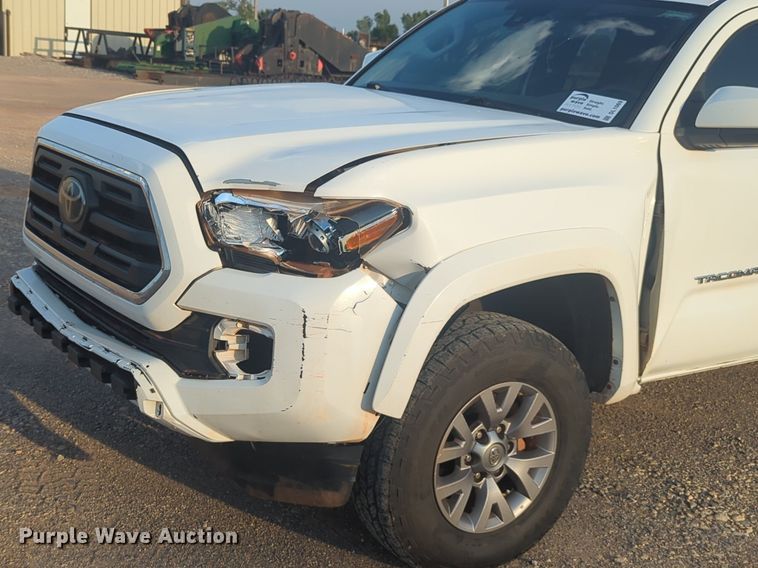 image for item DL1069 2019 Toyota  Tacoma  Access Cab pickup truck