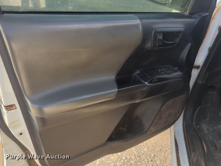 image for item DL1069 2019 Toyota  Tacoma  Access Cab pickup truck