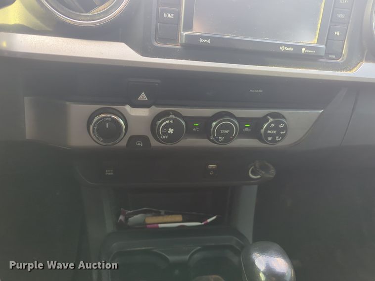 image for item DL1069 2019 Toyota  Tacoma  Access Cab pickup truck