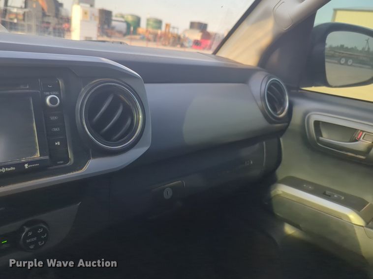 image for item DL1069 2019 Toyota  Tacoma  Access Cab pickup truck