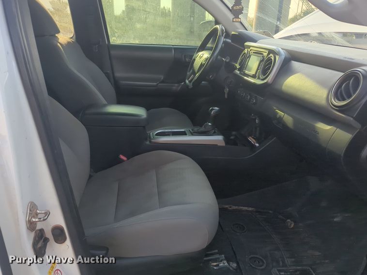 image for item DL1069 2019 Toyota  Tacoma  Access Cab pickup truck