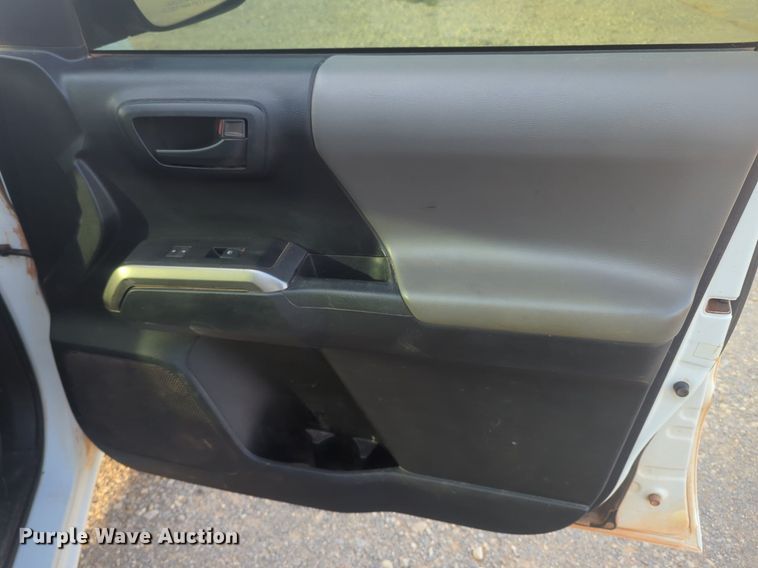 image for item DL1069 2019 Toyota  Tacoma  Access Cab pickup truck