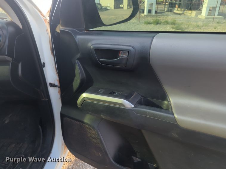 image for item DL1069 2019 Toyota  Tacoma  Access Cab pickup truck