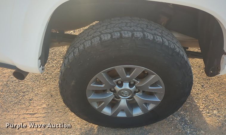 image for item DL1069 2019 Toyota  Tacoma  Access Cab pickup truck