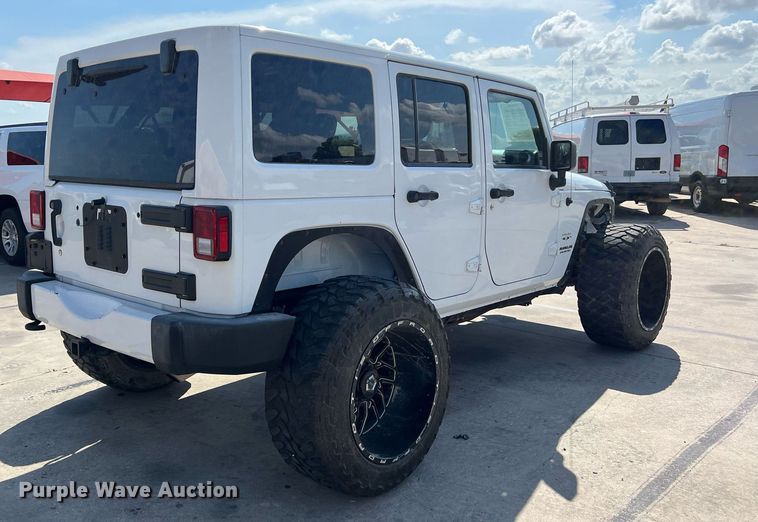 image for item DO2489 2016 Jeep Wrangler Sahara SUV