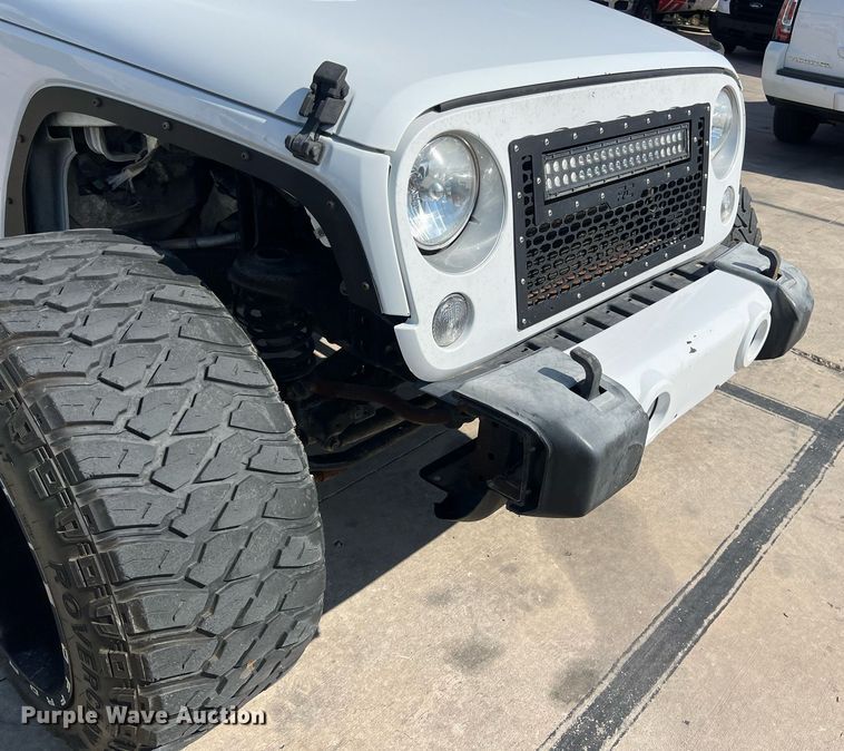 image for item DO2489 2016 Jeep Wrangler Sahara SUV