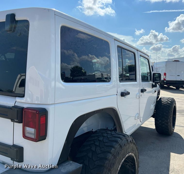 image for item DO2489 2016 Jeep Wrangler Sahara SUV