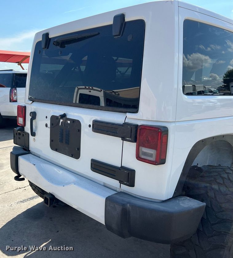 image for item DO2489 2016 Jeep Wrangler Sahara SUV