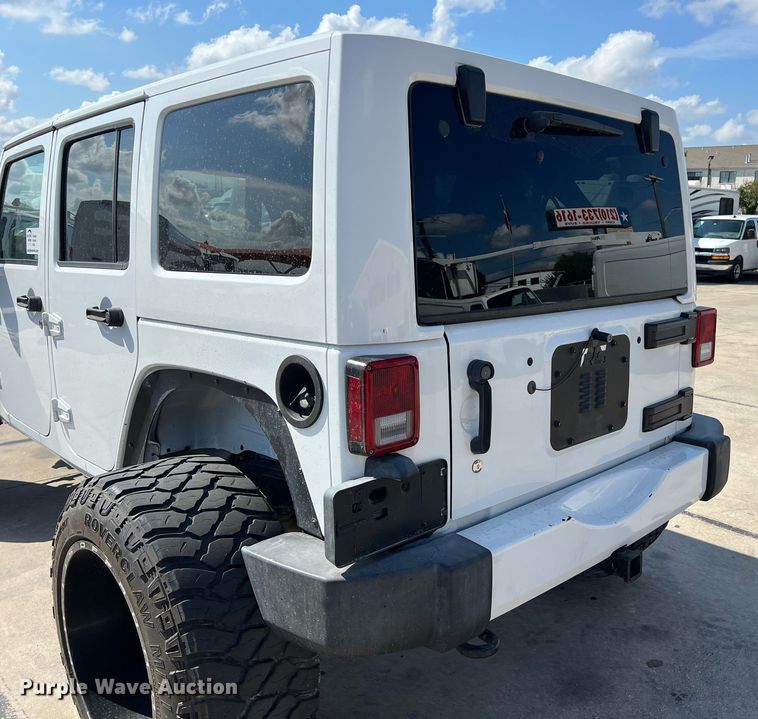 image for item DO2489 2016 Jeep Wrangler Sahara SUV