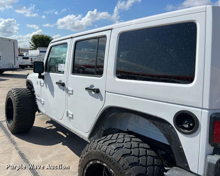 image for item DO2489 2016 Jeep Wrangler Sahara SUV