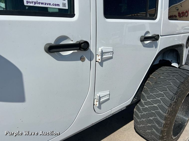 image for item DO2489 2016 Jeep Wrangler Sahara SUV