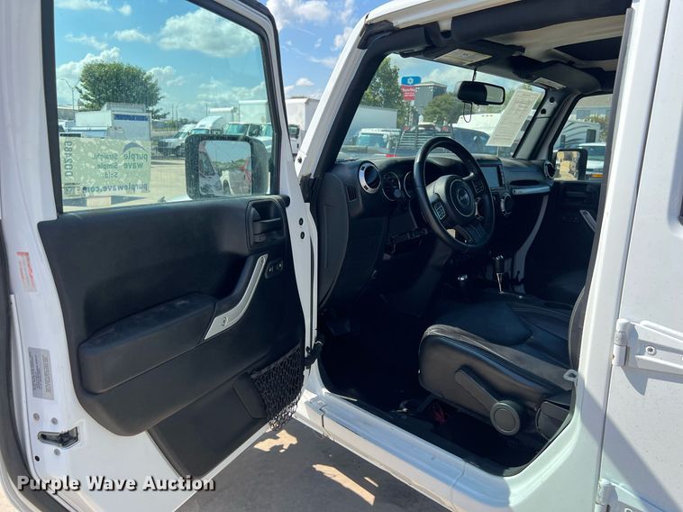 image for item DO2489 2016 Jeep Wrangler Sahara SUV