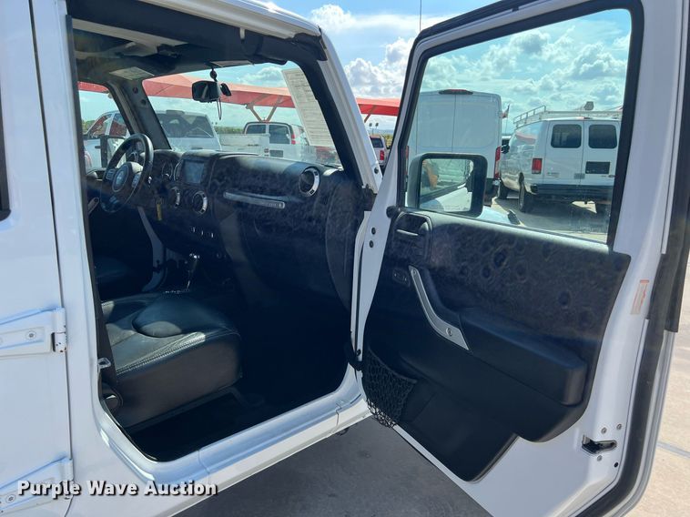 image for item DO2489 2016 Jeep Wrangler Sahara SUV