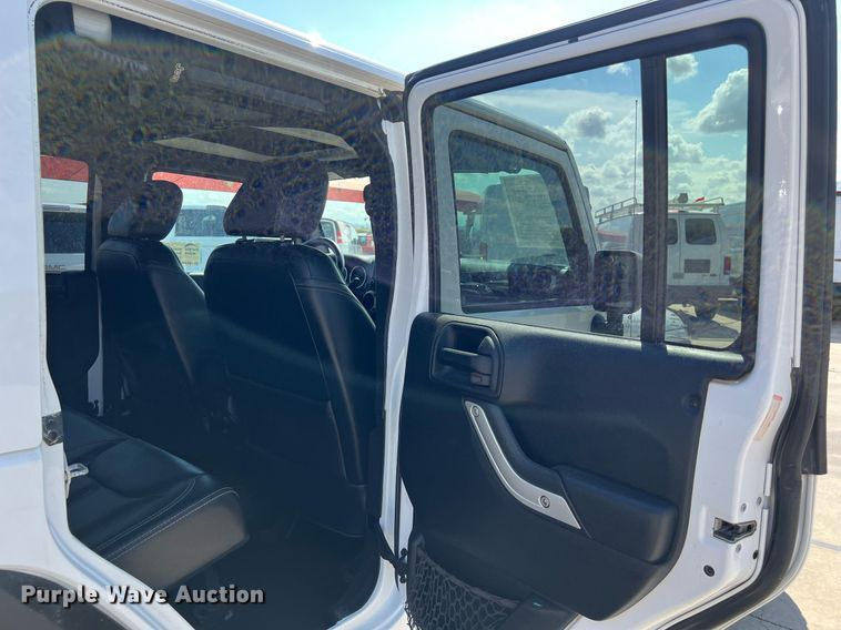 image for item DO2489 2016 Jeep Wrangler Sahara SUV