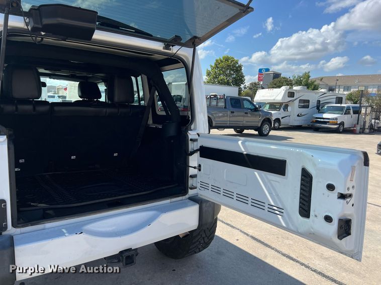 image for item DO2489 2016 Jeep Wrangler Sahara SUV