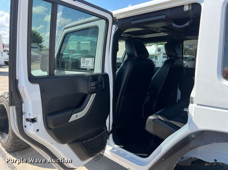 image for item DO2489 2016 Jeep Wrangler Sahara SUV